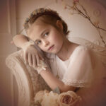 Detalle de complementos para primera comunión, fotografía artística de fotógrafo con 25 años de experiencia